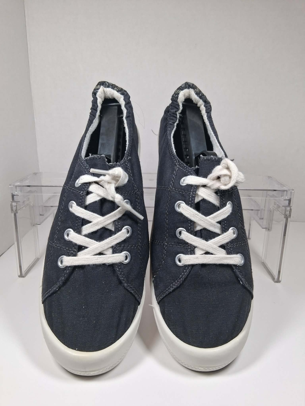 Madden Girl Beckie Women's Black Canvas Lace-Up Low Top Comfort Sneakers 8.5M